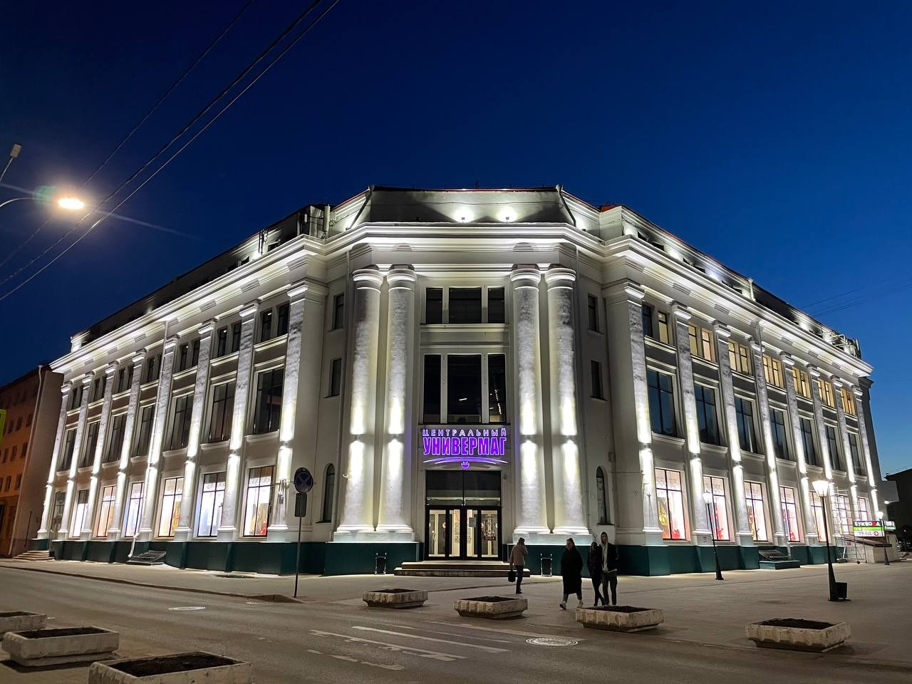 Архитектурная подсветка фасада здания ЦУМ в г. Архангельск