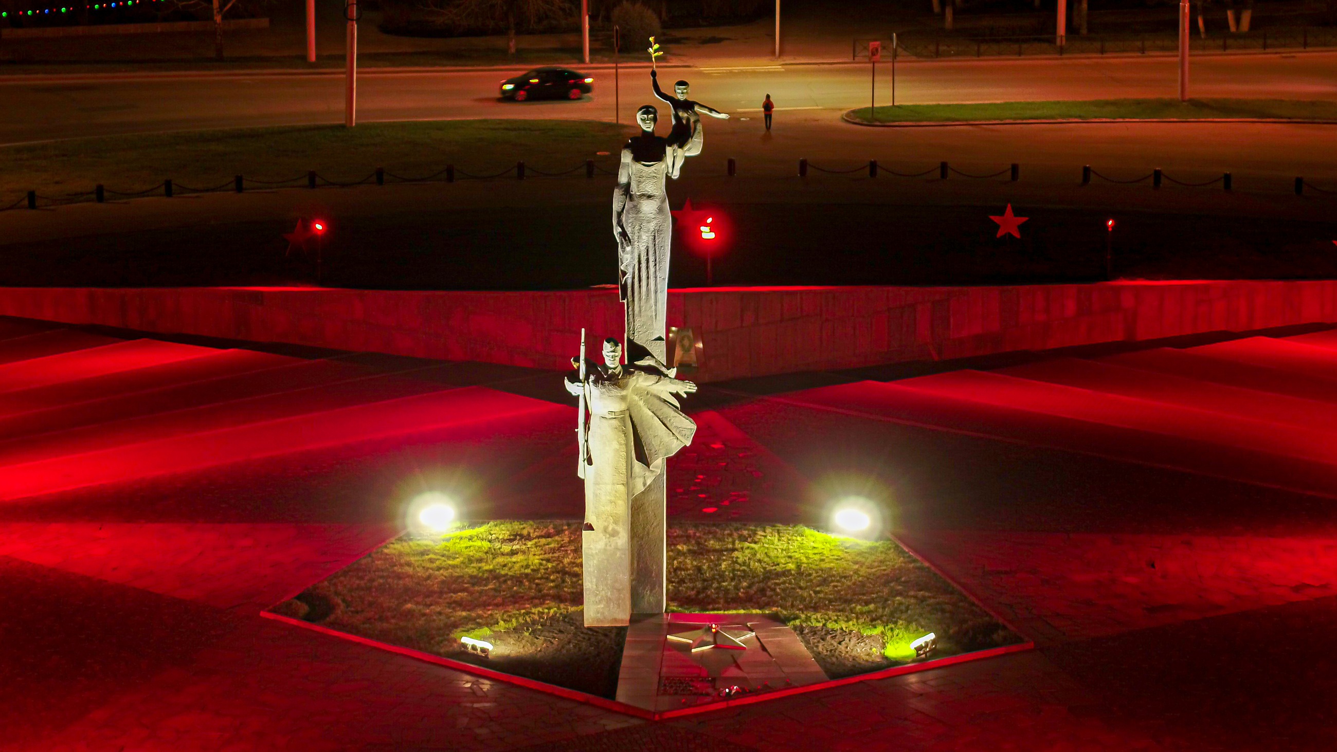 Подсветка монумента воинской и трудовой Славы