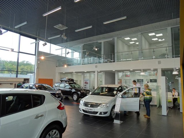 Автосалон Renault