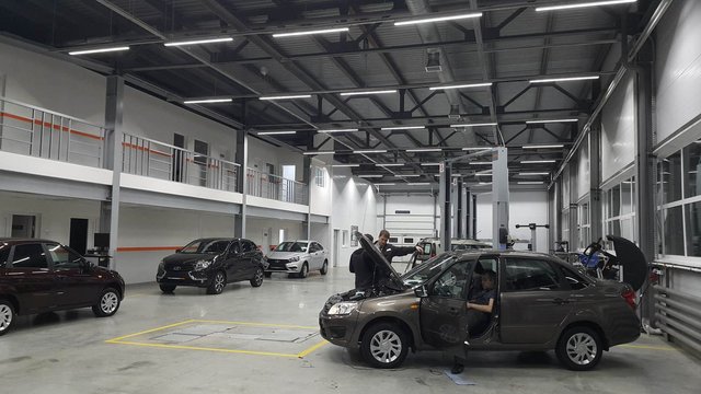 Автосалон LADA "Серебряный саквояж"