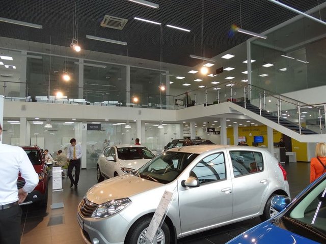 Автосалон Renault