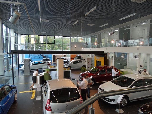 Автосалон Renault