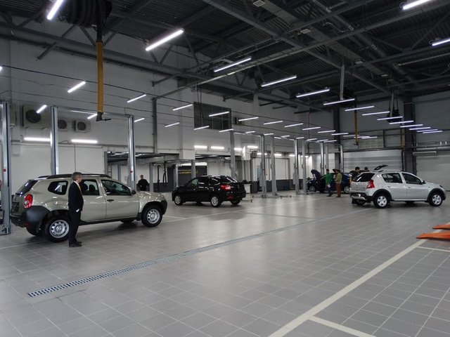 Автосалон Renault